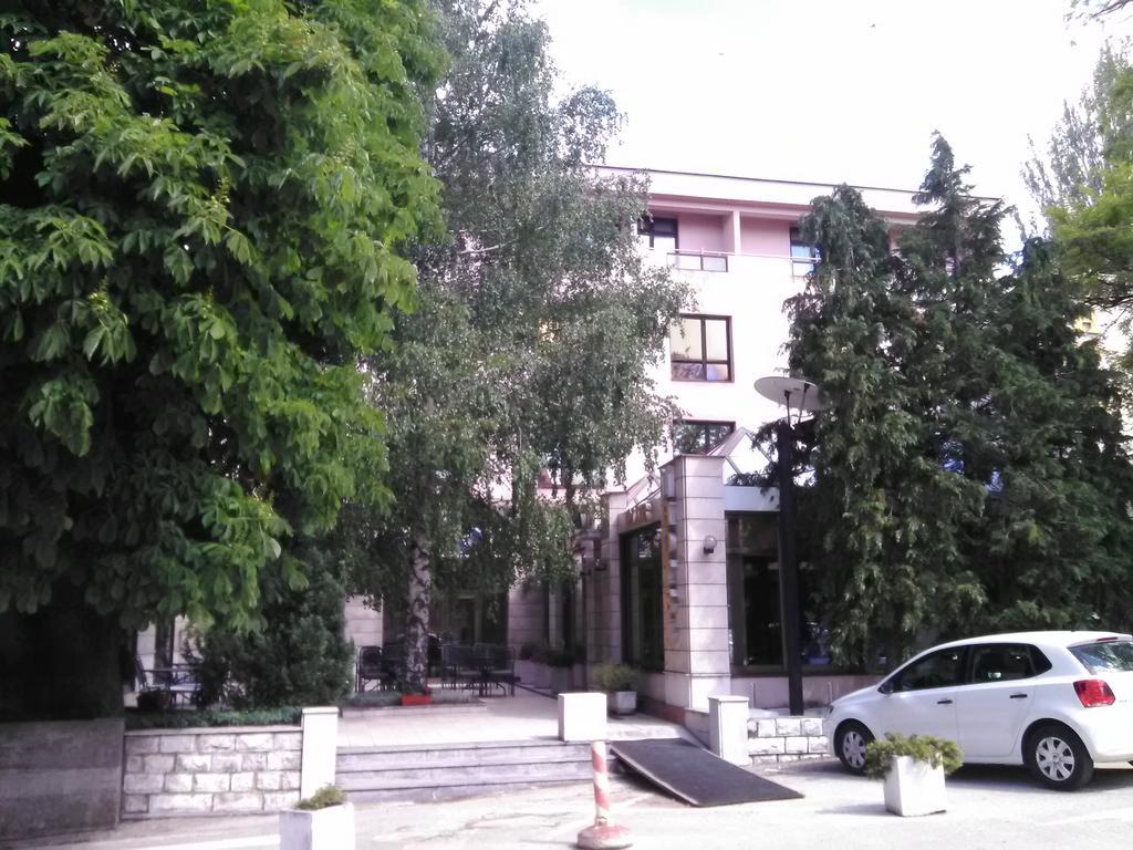 Hotel Dinara Livno Εξωτερικό φωτογραφία