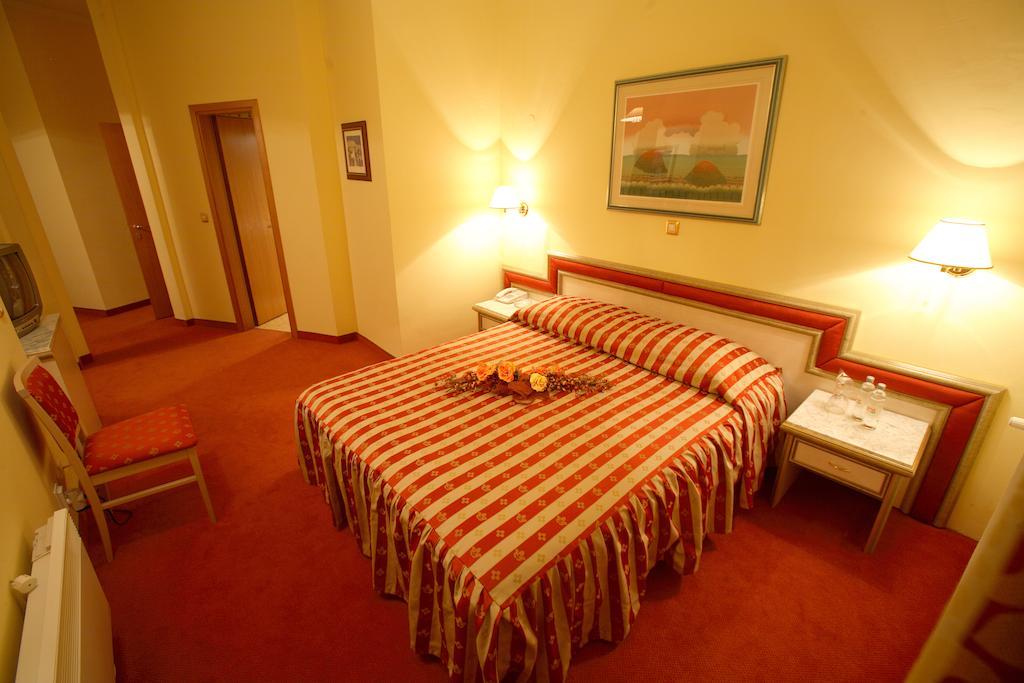 Hotel Dinara Livno Εξωτερικό φωτογραφία