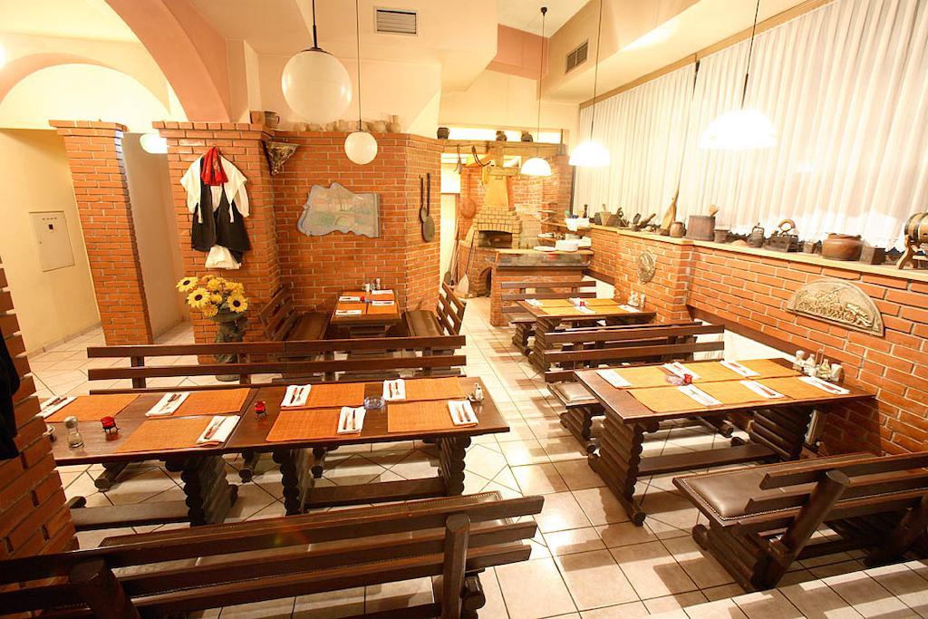 Hotel Dinara Livno Εξωτερικό φωτογραφία